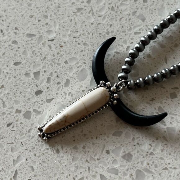 Western Style Bead Multi-Color Synthetic Turquoise Bull's Head Pendant - Picture 3 of 8